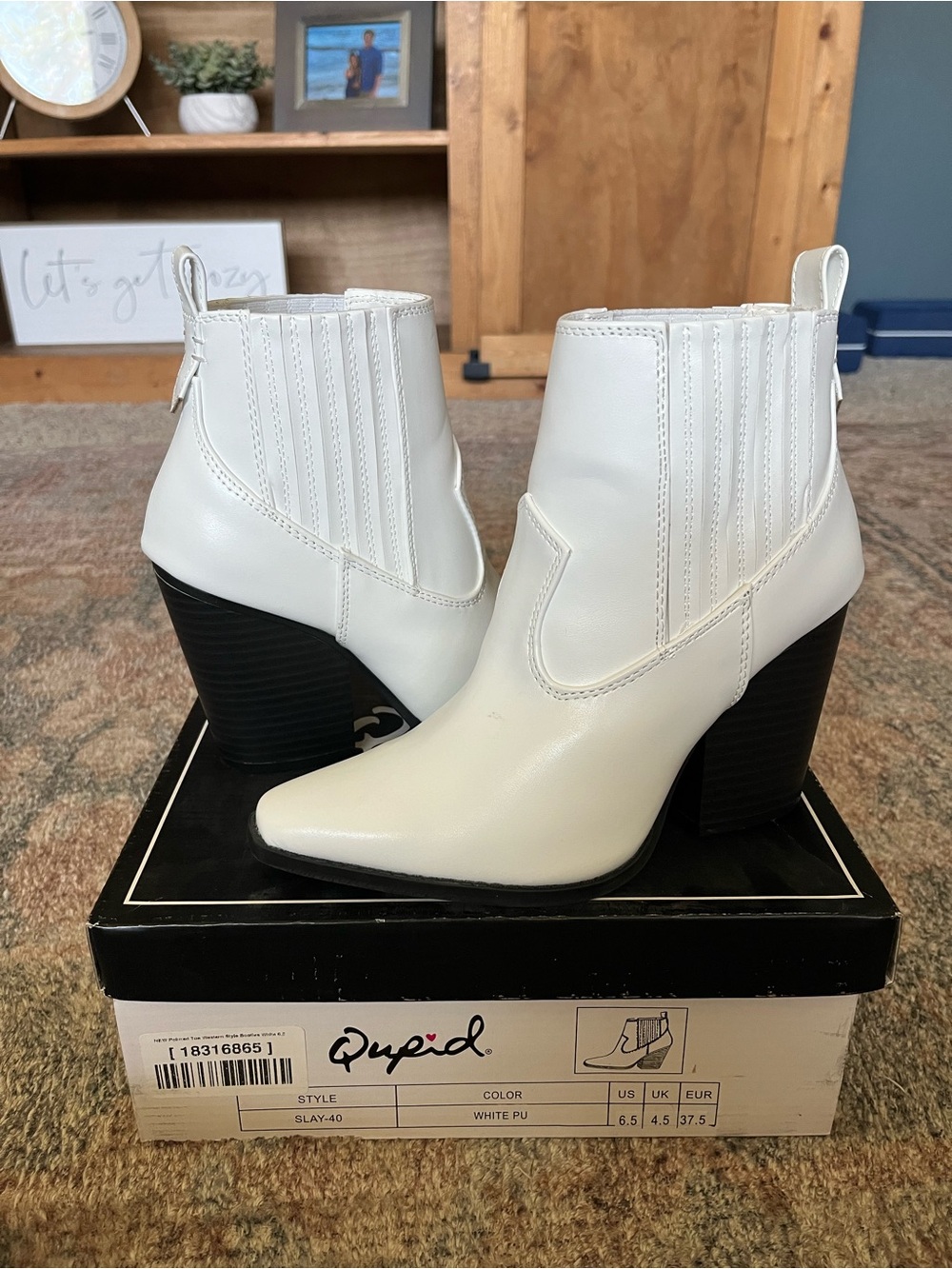 Qupid White Boots with heel.
